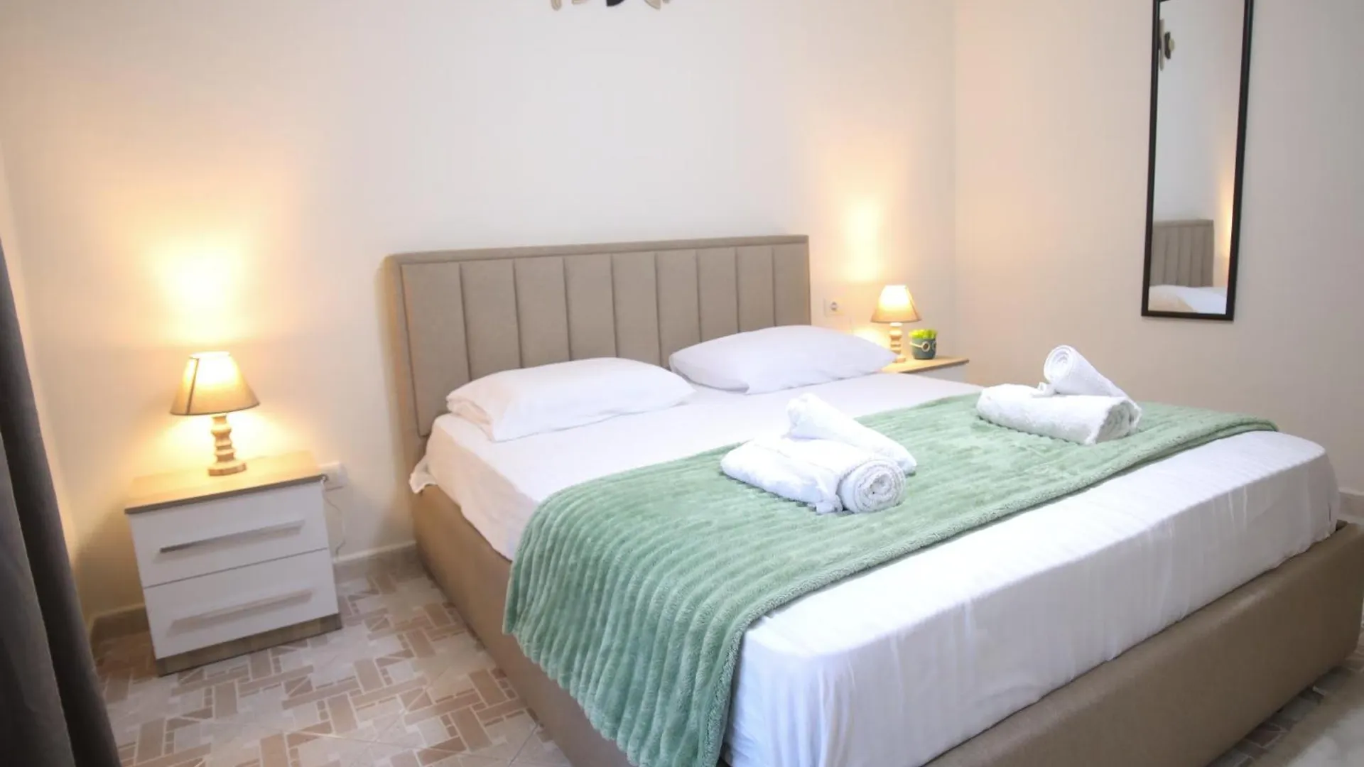 Aria'S Central Apartment Tirana